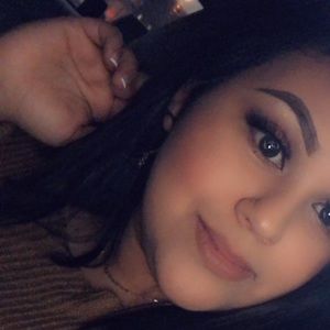 Meet your Posher, Yesenia